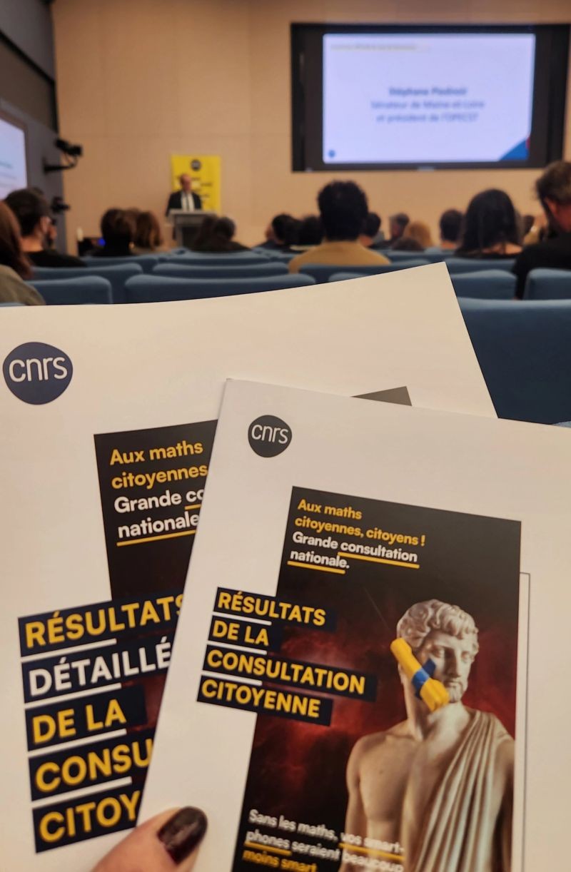 Livrets de résultats de la consultation citoyenne du CNRS, lors de la restitution publique en amphithéâtre